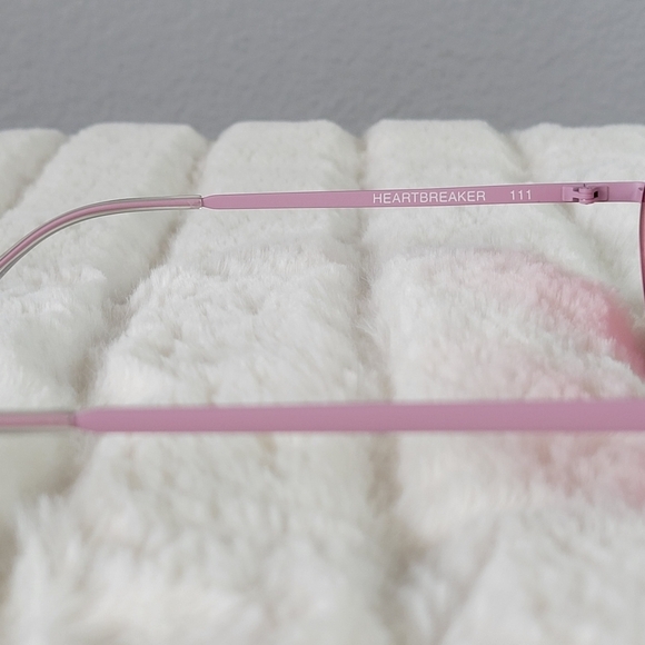 QUAY // ltd ed heartbreaker pink metal heart shaped frames pink colored sunnies main image 11